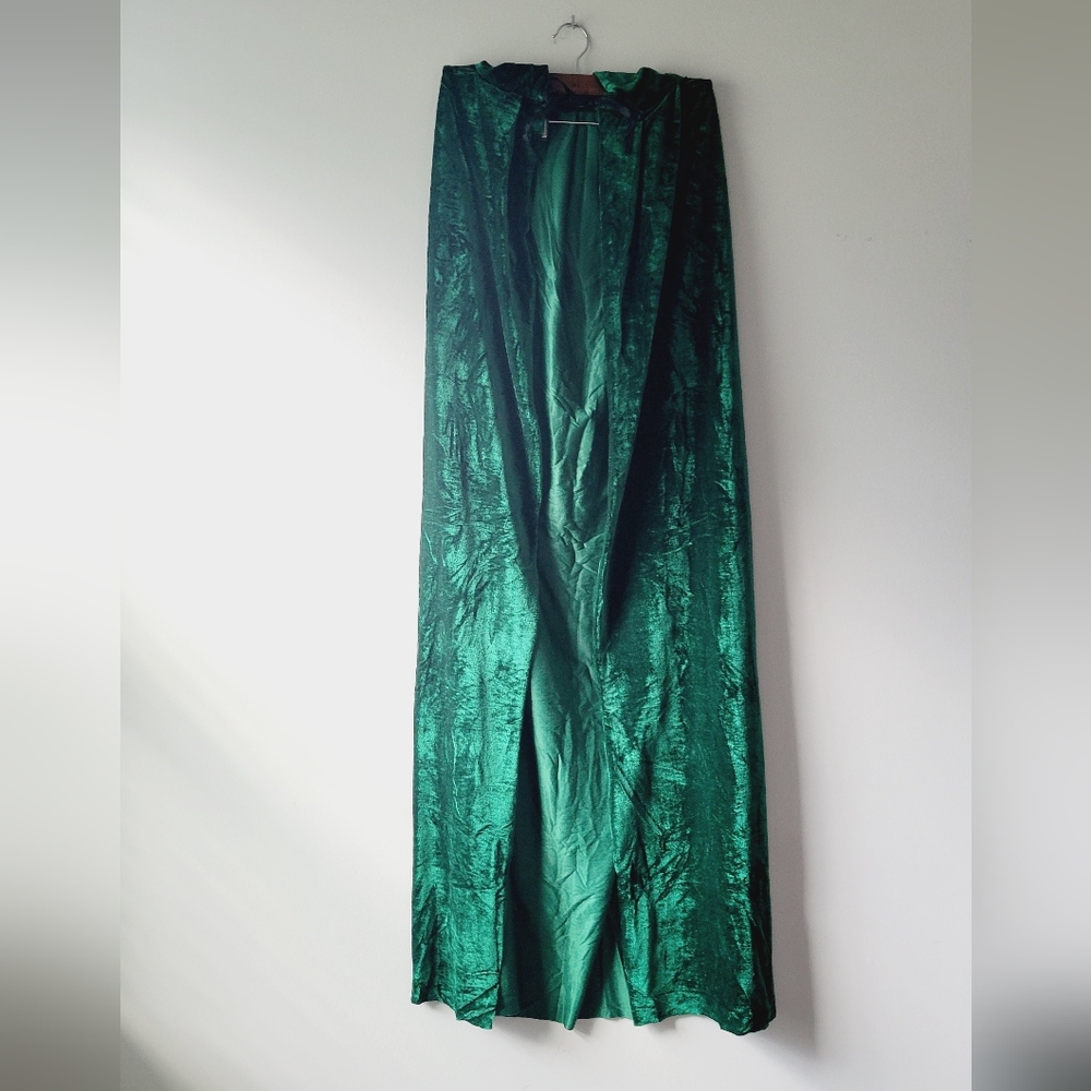 Halloween green Witch velvet soft cape for men or women one size.